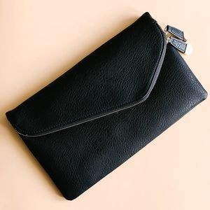 STELLA CROSSBODY ENVELOPE ZIP CLUTCH - BLACK